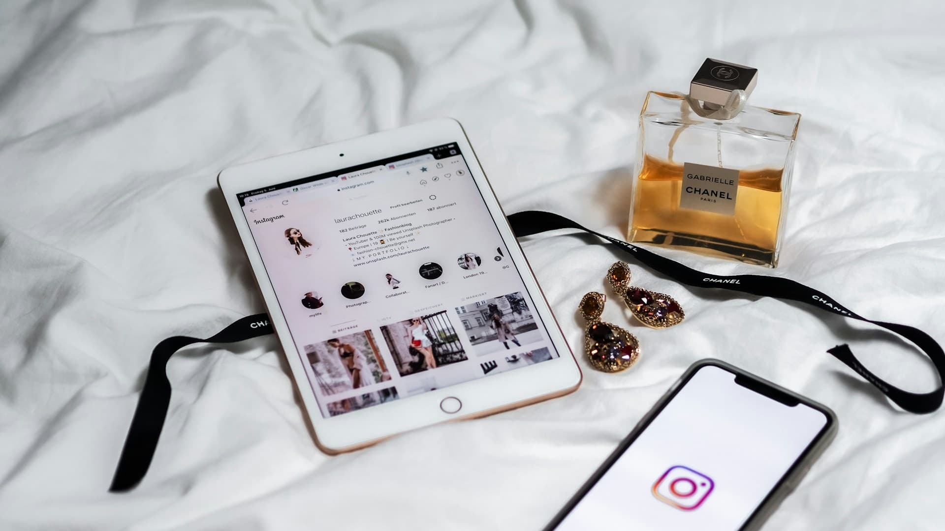 Live shopping stream on a smartphone showing a creator presenting products with viewers buying in real time